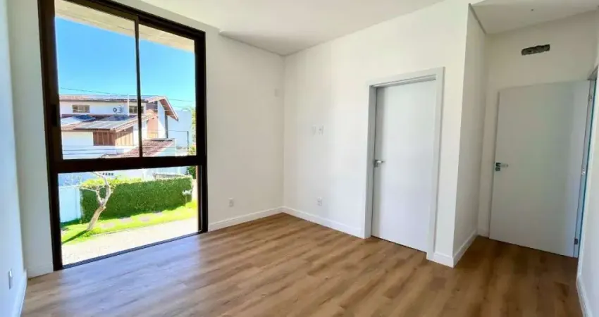 Casa Alto Padrão à venda, 3 suítes no Itacorubi em Florianópolis/SC