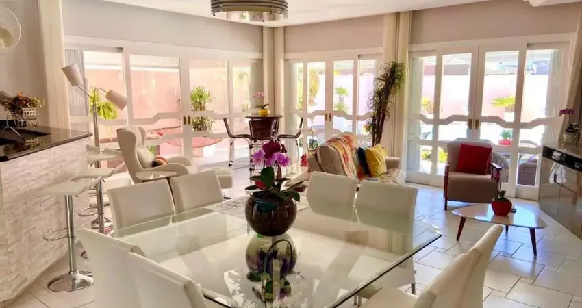 Casa à venda de 348m² no Córrego Grande, Florianópolis/SC.