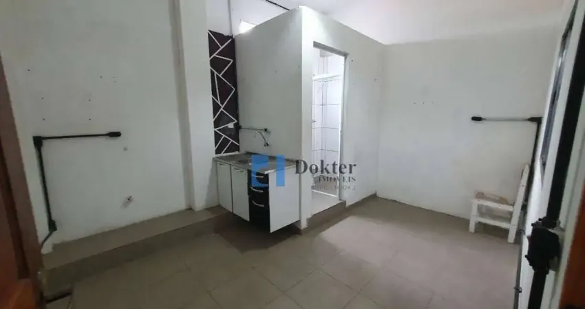 Kitnet localizada na av. 14 de dezembro em uma localização super privilegiada no centro de caieiras