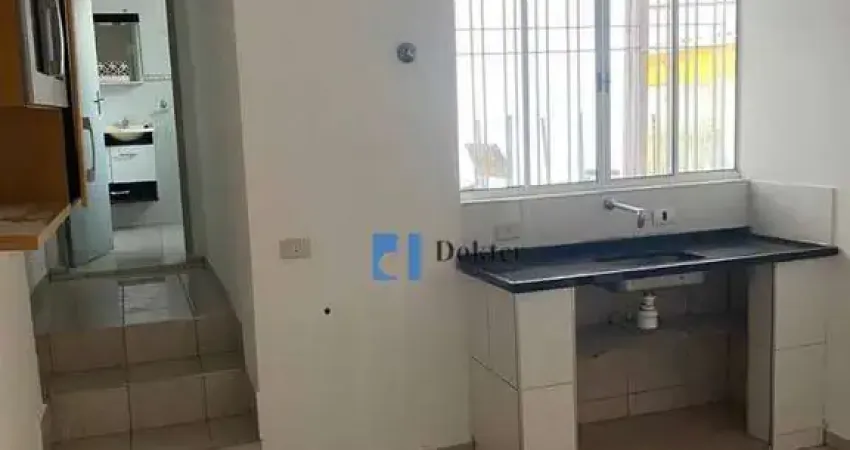 Casa com entrada independente e térrea com 2 dormitórios, localizada próxima ao sonda supermercado em uma localização super privilegiada na freguesia