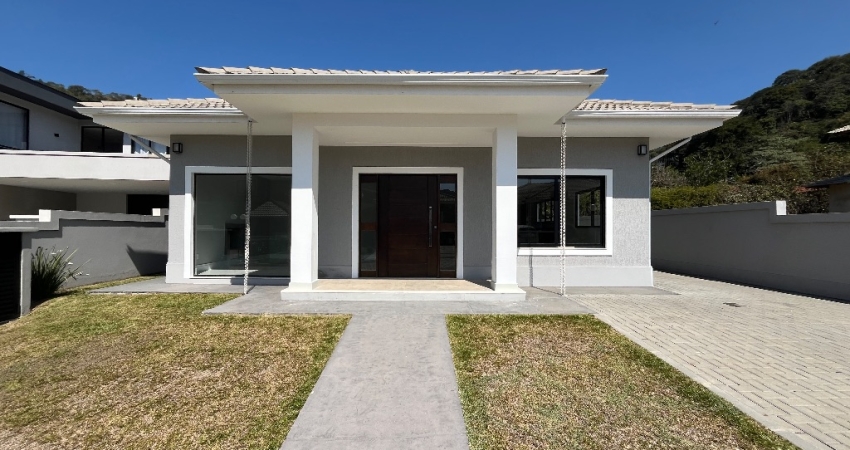 Casa linear no Green valey, 180 m2 por R$1050.000,00 em Teresópolis- RJ