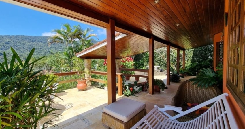 Casa no Condomínio do Lago Comary – Conforto, Exclusividade e Lazer