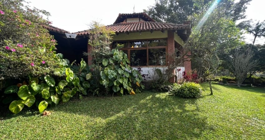 Casa com 4 quartos , 320 m2, Iucas , Teresopolis - RJ