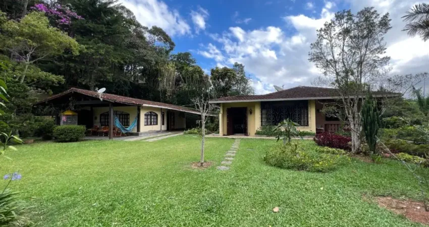 Refúgio dos Sonhos em Vargem Grande – Sua Casa na Serra!