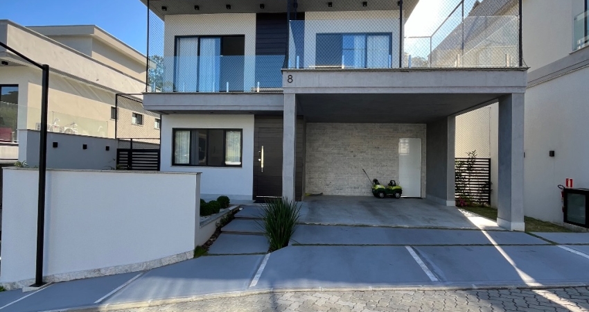 Casa moderna com 4 quartos no Comary