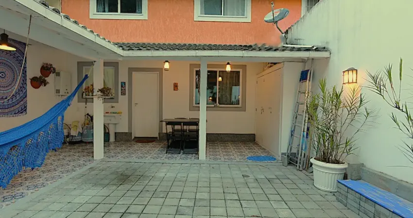 Casa com 3 quartos com quintal privativo em meio a natureza- cinco minutos do alto