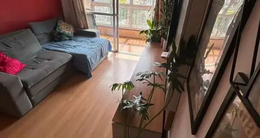 Apartamento no alto com linda vista para as montanhas e próximo do comércio