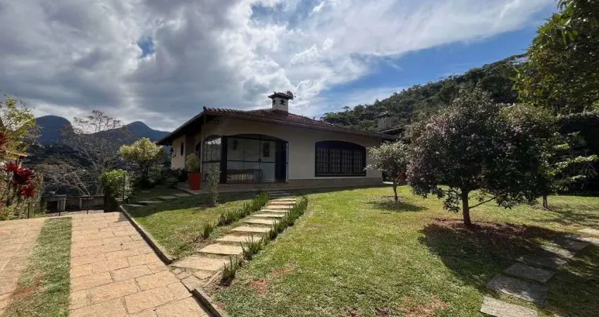 Casa linear com casa de hóspedes – 3 quartos + vista para as montanhas
