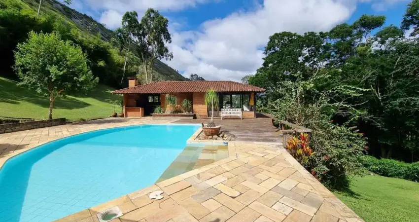 Luxuosa casa de serra no condomínio green valey - teresopolis - rj