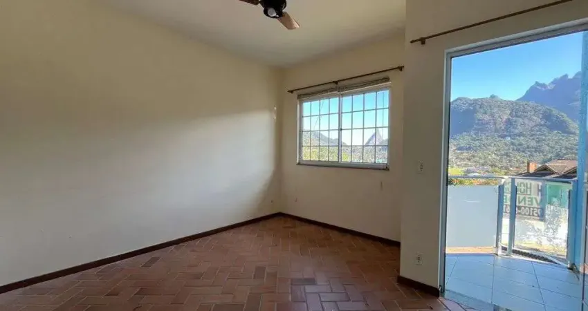 Casa com 2 quartos no bairro nobre comary com vista para o dedo de deus