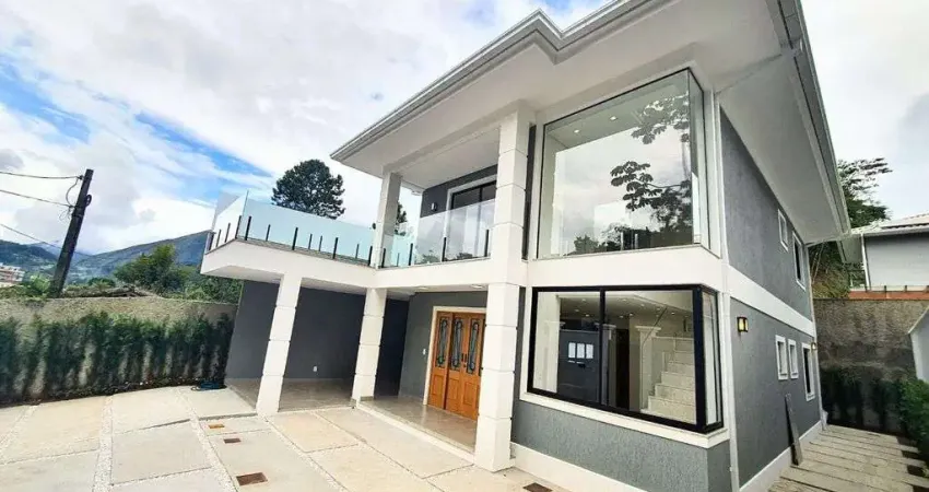 Casa de alto padrão no comary - 3 suítes amplas com vista verde