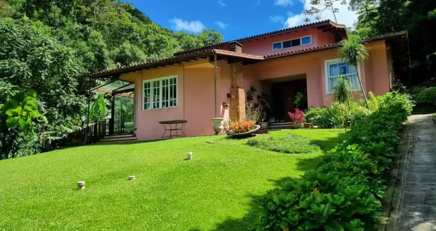 Casa no comary em condomínio de luxo – vista deslumbrante para a natureza!