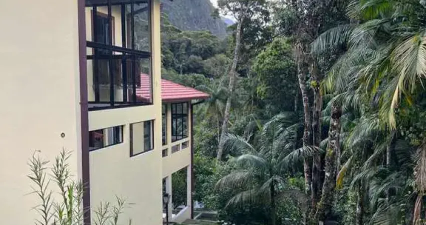 Casa alto padrão com total privacidade no condomínio da cbf gleba 6 , comary