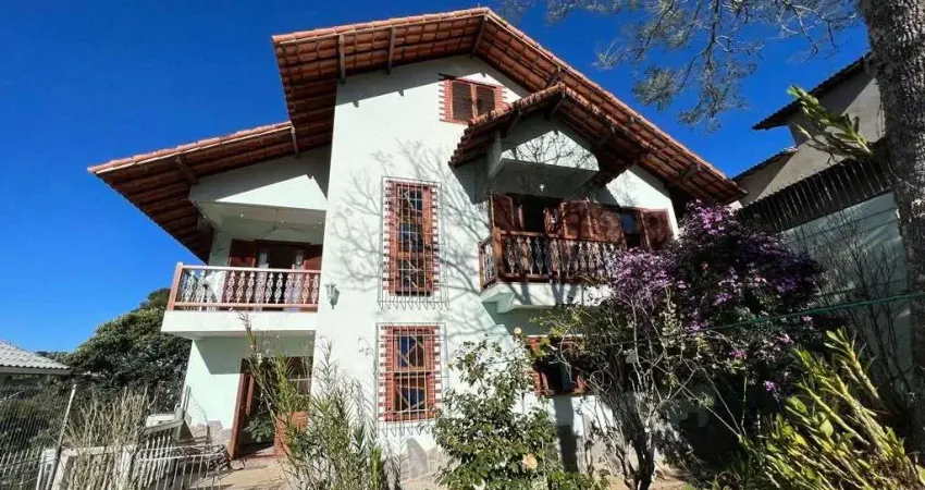 Casa em condomínio privativo – conforto, sol e natureza próximo ao centro.