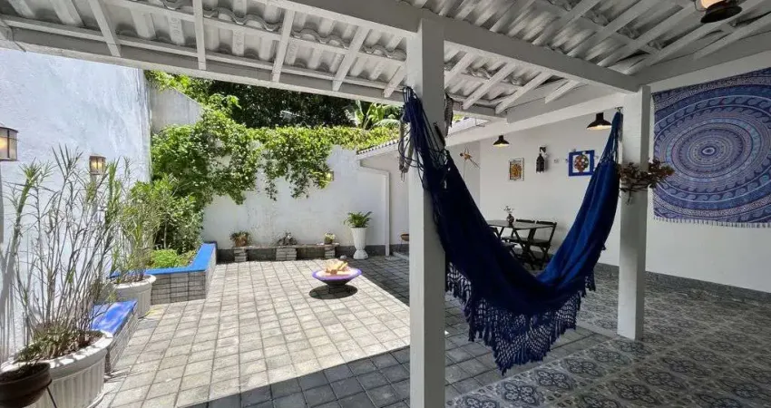 Casa com quintal privativo em meio a natureza cinco minutos do alto