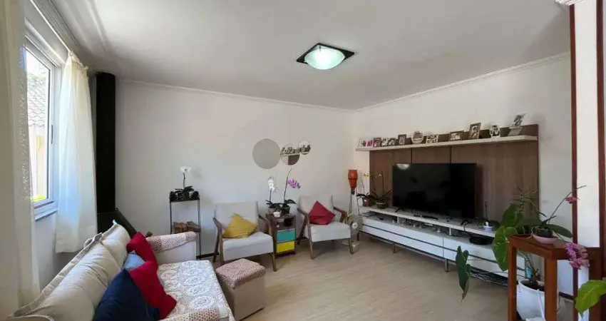 Casa com 3 quartos com quintal privativo a cinco minutos do alto