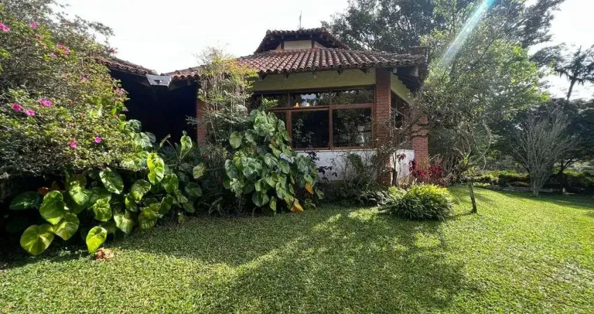 Casa com 4 quartos com acessibilidade , 320 m2, iucas , teresopolis - rj