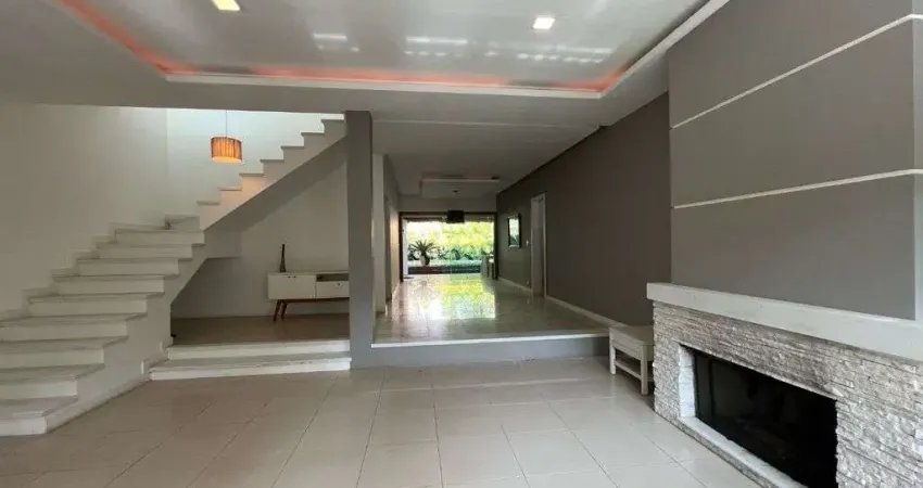 Casa de alto padrão em condomínio com segurança natureza da serra de teresópolis