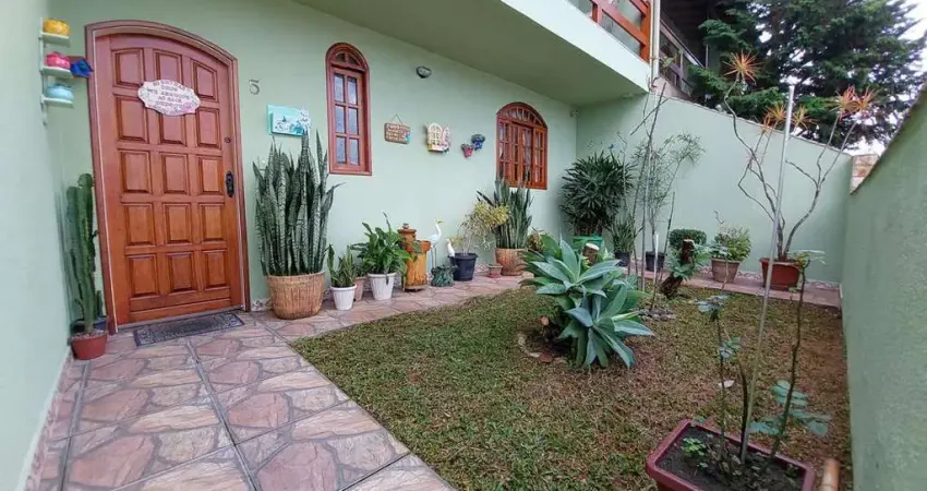 Casa com 3 quartos próximo ao centro de teresópolis com lazer completo!