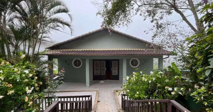 Casa clássica com vista deslumbrante à venda no carlos guinle – teresópolis/rj