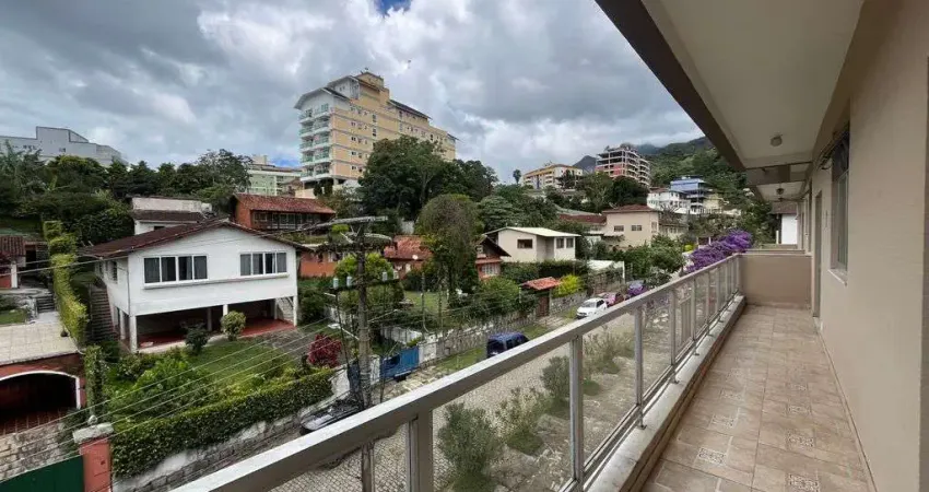 Apartamento 2 Quartos (1 Suíte) Reformado com Dependência e Vista Verde no Alto