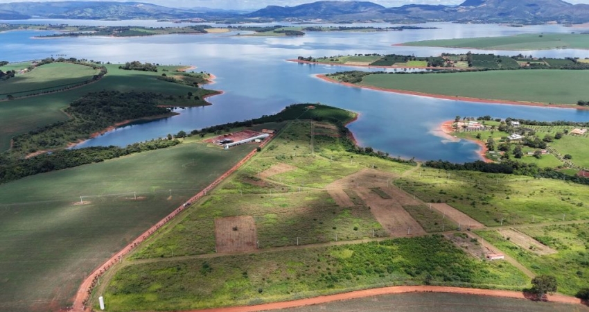 Lotes a venda no Condominio Cantinho do Lago.