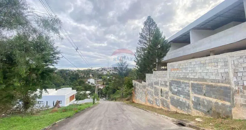 Magnífica casa com 4 suítes no Condomínio Parque Império