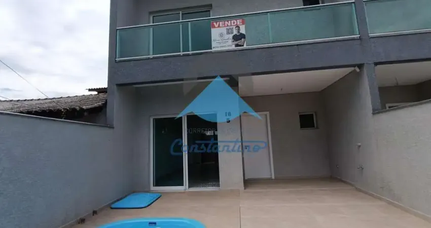 Otimo sobrado a venda em guaratuba com piscina e 3 quartos (sendo uma suite) banheiros e cozinha ja com moveis planejados