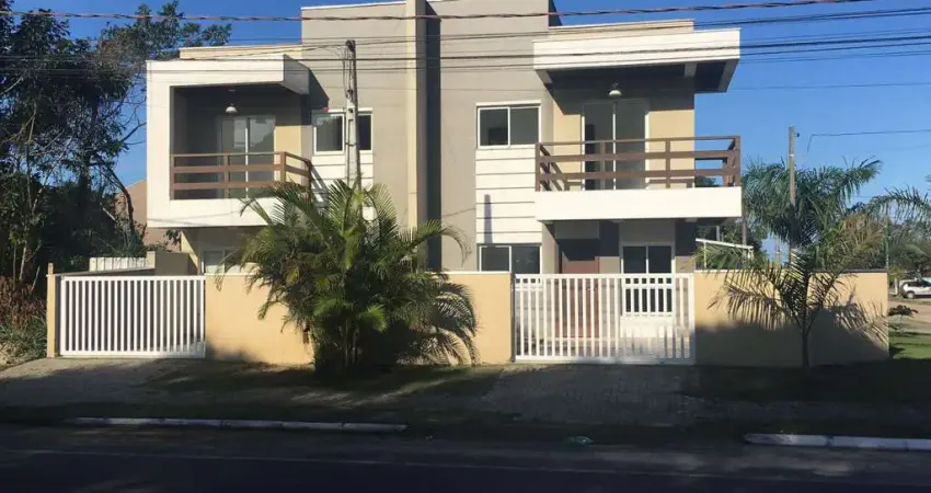 Sobrado mobiliado em guaratuba-pr: 2 quartos, 2 salas, 2 banheiros, 2 vagas de garagem.