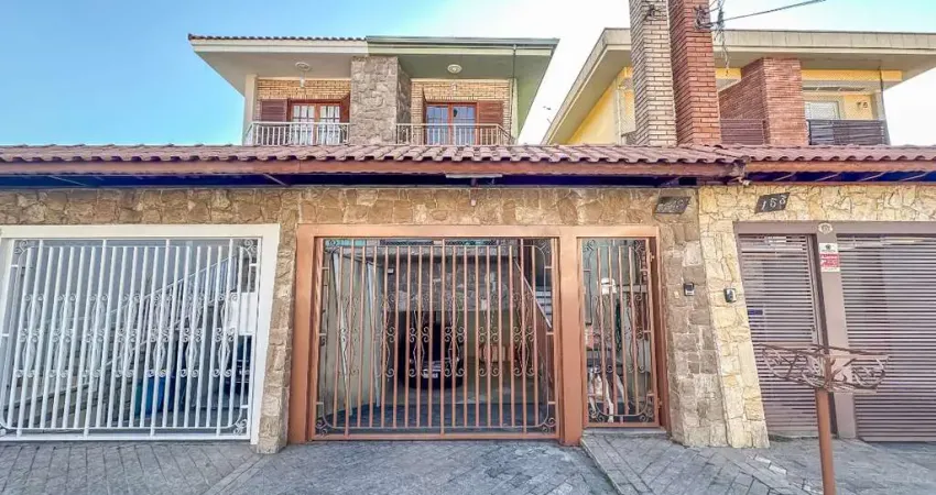 Confortável sobrado para venda em Parque São Domingos com 3 quartos, sendo 3 suítes, 216m²