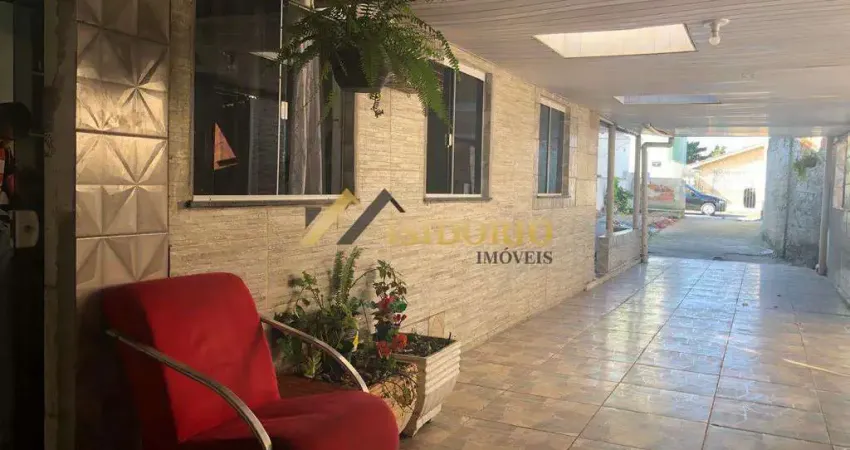 ÓTIMA CASA! 455m² DE ÁREA TOTAL, 04 QTOS., BEM LOCALIZADO