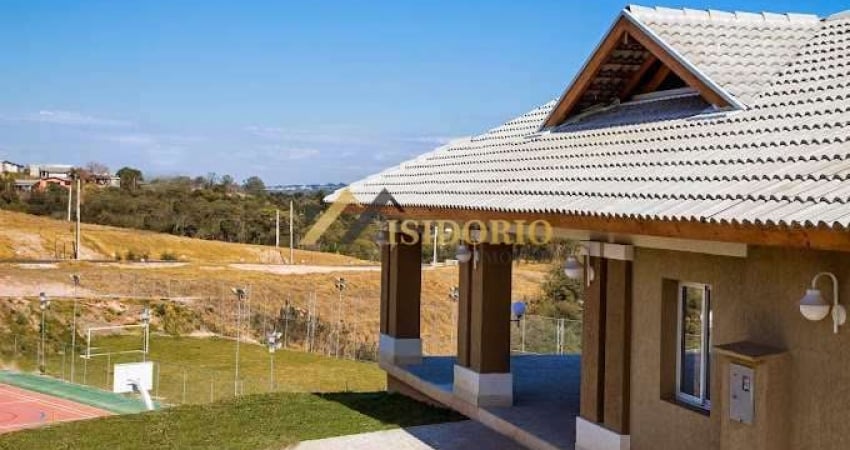 AMPLO TERRENO! 303,75m² DE ÁREA TOTAL, EXCELENTE CONDOMÍNIO