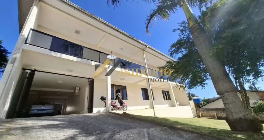 Sobrado com edícula no atuba! 07 quartos, sacada, 14 vagas!!!