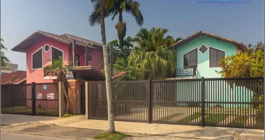 Casa em Village com 2 Quartos, 97m² por R$ 495.000 - Maitinga - Bertioga/SP