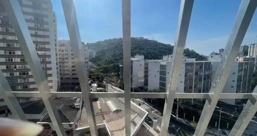 Miguel de Frias:3 quartos,cozinha .area de serviço,Condomínio portaria 24h.