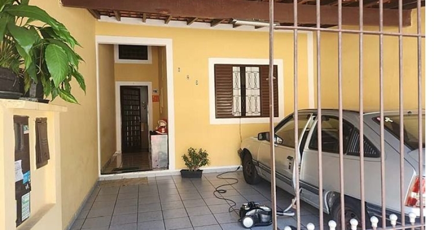 Casa à Venda com 2 quartos, 1 banheiro e 112m² por R$ 420.000