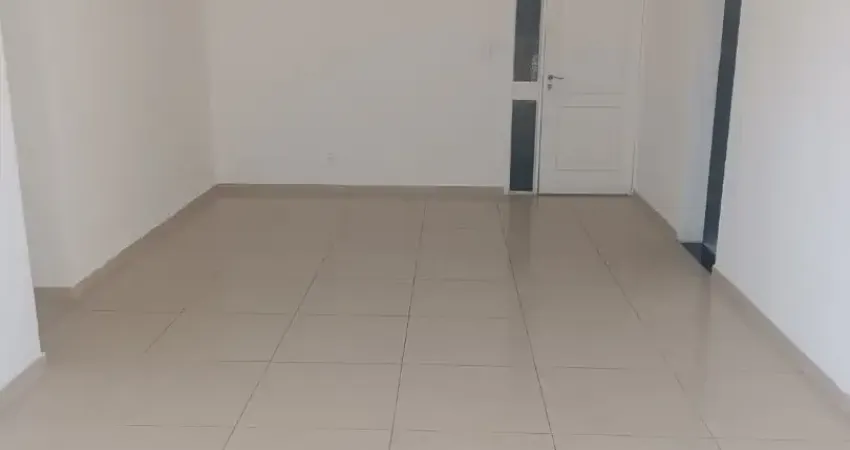 Em boa viagem do lado do shopping recife, com 3 quartos, andar médio, ventilado, dependencia completa de empregada