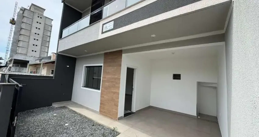 Casa para Venda em Balneário Piçarras, Itacolomi, 3 dormitórios, 1 suíte, 3 banheiros, 1 vaga
