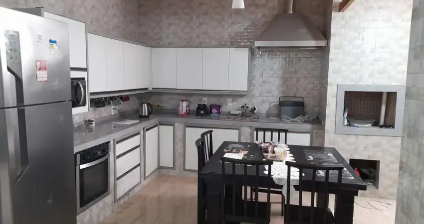 Casa para Venda em Barra Velha, Itajuba, 2 dormitórios, 1 suíte, 2 banheiros, 1 vaga