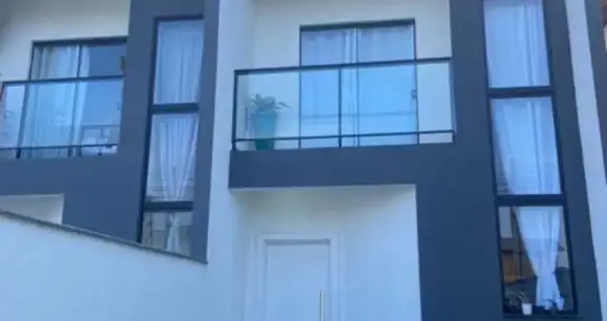 Sobrado para Venda em Balneário Piçarras, Itacolomi, 2 dormitórios, 2 suítes, 3 banheiros, 2 vagas
