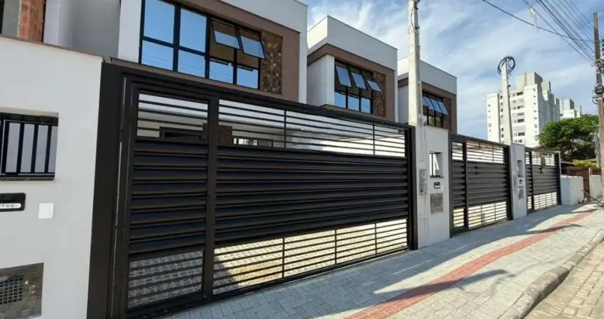 Casa para Venda em Balneário Piçarras, Itacolomi, 3 dormitórios, 3 suítes, 4 banheiros, 2 vagas