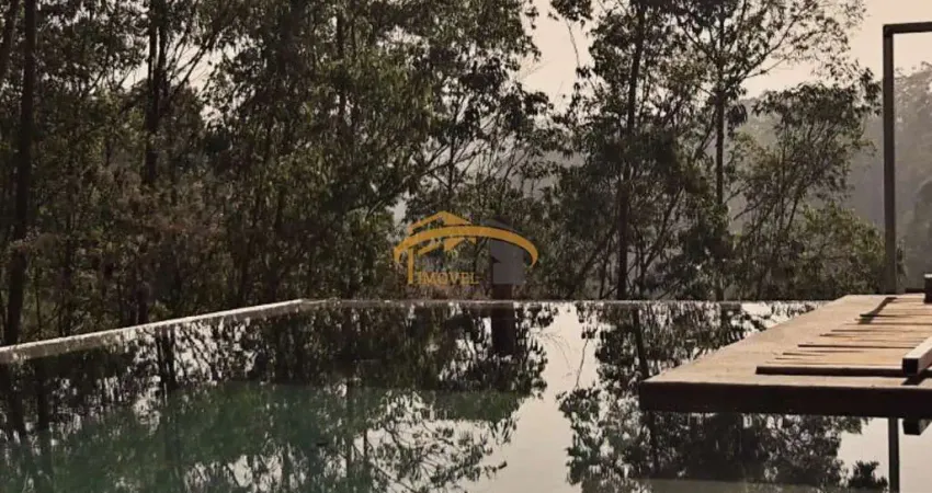 Sobrado em condomínio fechado, Cajamar, com 4 dormitórios, sendo 3 suítes, piscina e 3 vagas de garagem.
