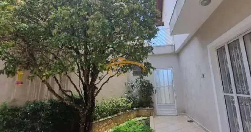 Casa para venda, Vila Campesina, Osasco, com 3 suítes, escritório, 4 vagas de garagem, quintal com churrasqueira.