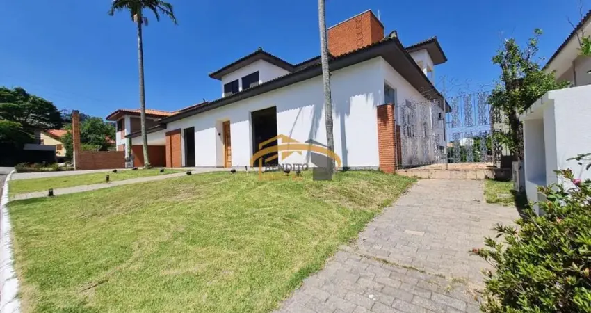 Casa com localização privilegiada no condomínio, próxima a portaria. Residencial 5