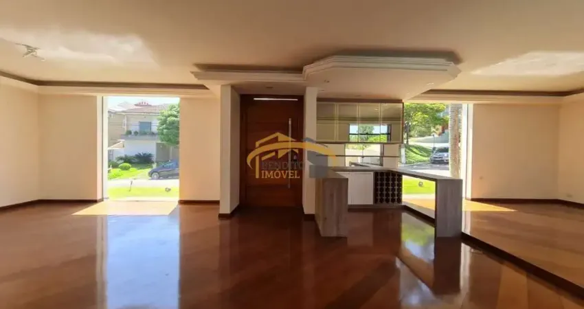 Casa térrea em aplhaville, localização privilegiada no condomínio. 4 suites, spa, piscina, área gourmet, 10 vagas de garagens
