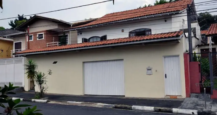 Imóvel bem localizado na City Bussocaba, com terreno de 359m², e área construída de 274m²