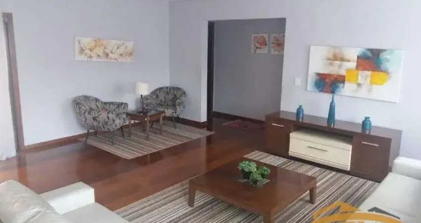 Casa térrea no Jardim Adalgisa, Osasco, com 3 dorm., sendo 1 suíte, quintal com churrasqueira e 4 vagas de garagem.