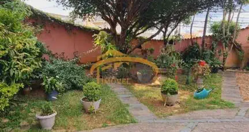Casa térrea para venda, Vila Campesina, Osasco, com 3 suítes, 4 vagas de garagens, sótão, quintal com churrasqueira.