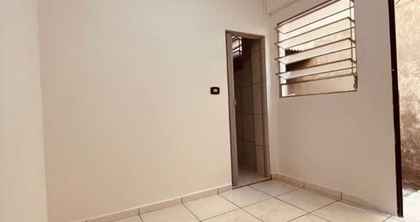 Casa para locação Bela Vista com 1 dormitório, sala cozinha, banheiro e quintal, Independente! Av. Santo Antônio