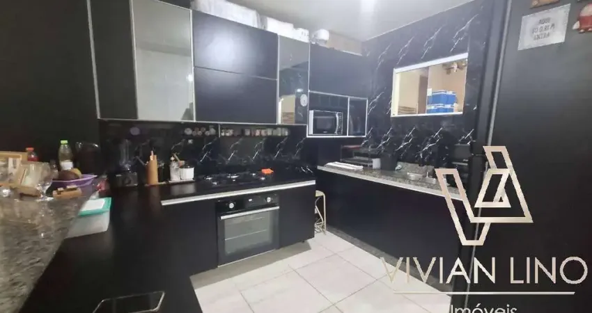 CASA MOBILIADA EM CONDOMÍNIO FECHADO,A POUCOS METROS DA PRAIA.
